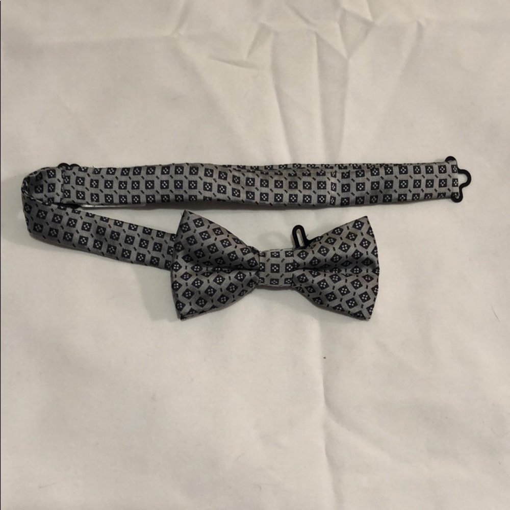 💚3/$13 Topman silver and black bow tie